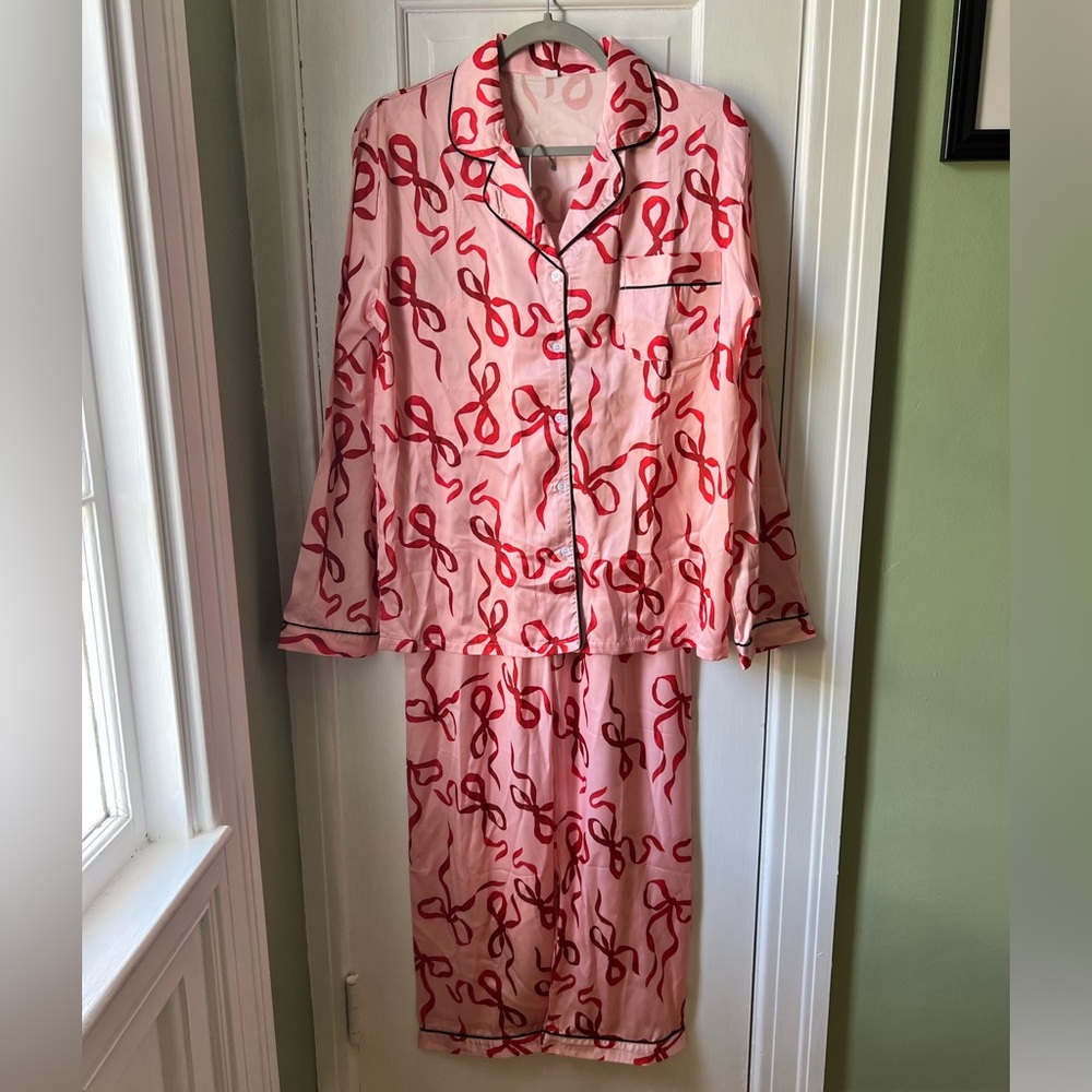 Women’s Silk Like Pajama Set Brand New Without Tags Size Small Gift